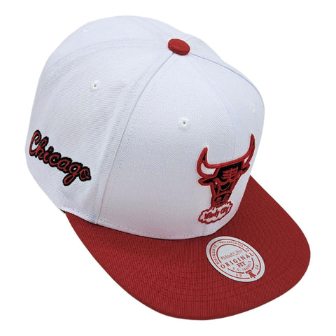 Gorra Mitchell & Ness Bulls Side Core  White Blanca 2023 24