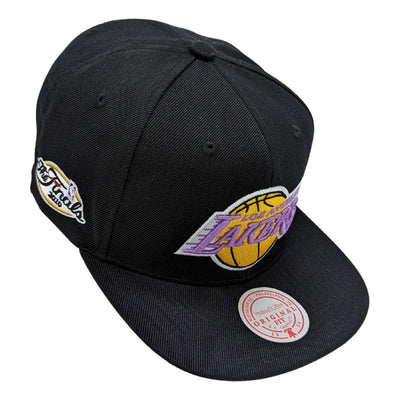 Gorra Mitchell & Ness Lakers Top Spot Negra 2023 32