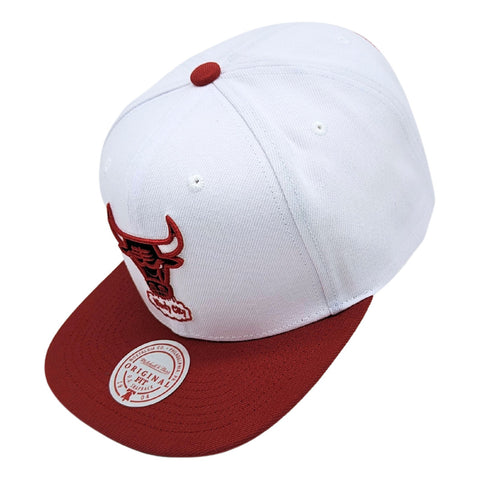 Gorra Mitchell & Ness Bulls Side Core  White Blanca 2023 24