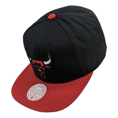 Gorra Mitchell & Ness Bulls Side Core 2.0 Negra-rojo 2023 34