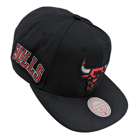 Gorra Mitchell & Ness Bulls Side Core 2.0 Clas Negra 2023 28