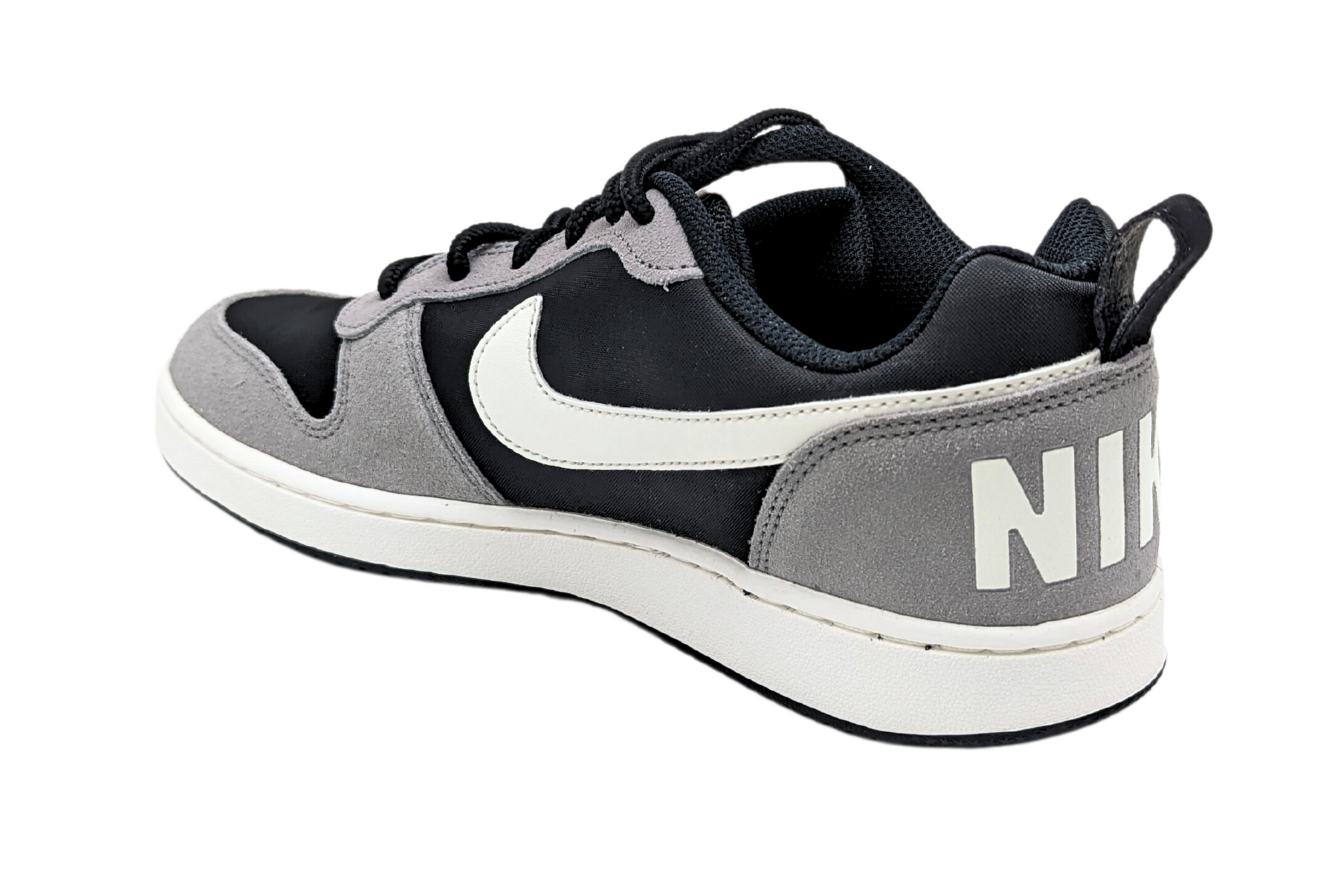 Nike court borough low negras hombre best sale