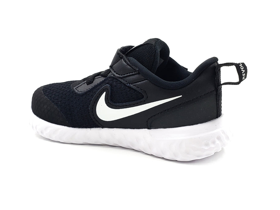 Tenis Nike Revolution 5 BQ5673003 Negro/Blanco Niños